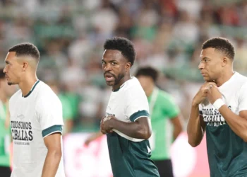 Vinícius, Mbappé y Konaté desatan controversia al ocultar la camiseta de apoyo a Ceuta antes del partido ante el Elche