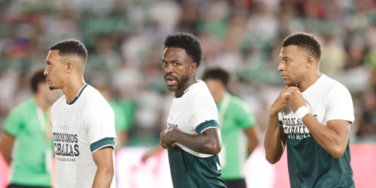 Vinícius, Mbappé y Konaté desatan controversia al ocultar la camiseta de apoyo a Ceuta antes del partido ante el Elche