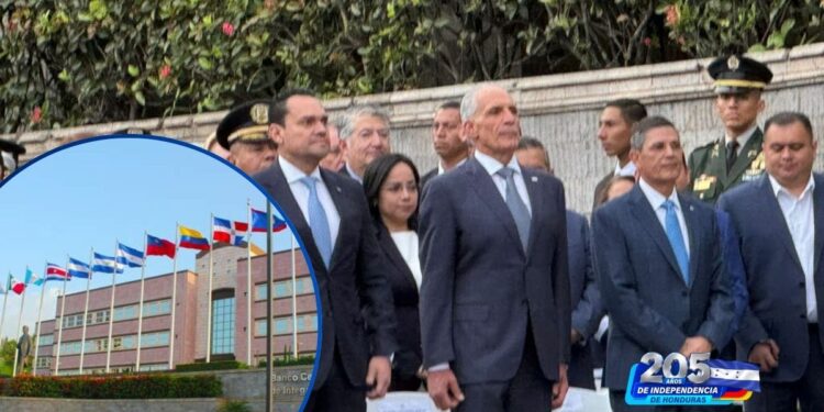 ¡Con Izamiento del Pabellón Nacional! Poderes del Estado conmemoran los 205 Años de Independencia Patria