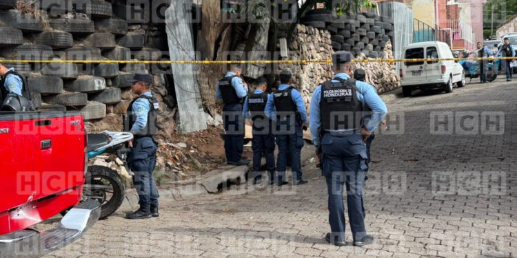 ¡Domingo violento! Asesinan a un hombre en el barrio Lempira de la capital