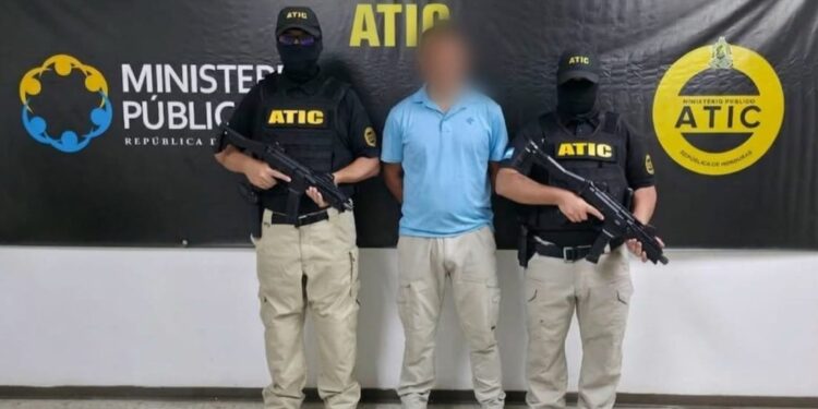 ¡En el Día del Niño! Capturan a custodio acusado de abusar y amenazar a dos menores en centro de internamiento