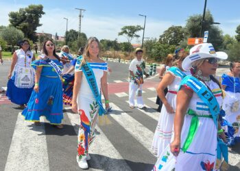¡Fiesta catracha en España! Catrachos llenan de azul y blanco las calles de Valencia celebrando 205 años de Independencia