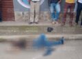 ¡Frente a la gente! Lo bajan de una mototaxi y lo acribillan en pleno Centro de Trojes