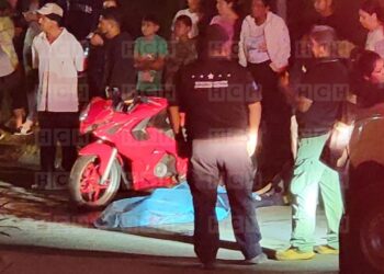 ¡Iba rumbo a casa! Jovencito pierde el control de su moto y muere en Las Tapias | Móvil Emergencia TGU