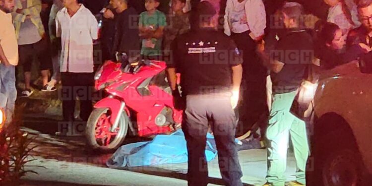 ¡Iba rumbo a casa! Jovencito pierde el control de su moto y muere en Las Tapias | Móvil Emergencia TGU