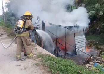 ¡Lamentable! Incendio arrasa vivienda en colonia Las Pilas, Choloma
