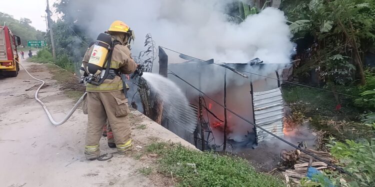 ¡Lamentable! Incendio arrasa vivienda en colonia Las Pilas, Choloma