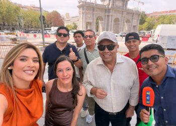 ¡Los catrachos en España se hacen sentir! HCH transmite en vivo desde la Puerta de Alcalá en Madrid