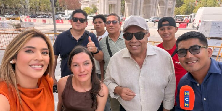 ¡Los catrachos en España se hacen sentir! HCH transmite en vivo desde la Puerta de Alcalá en Madrid