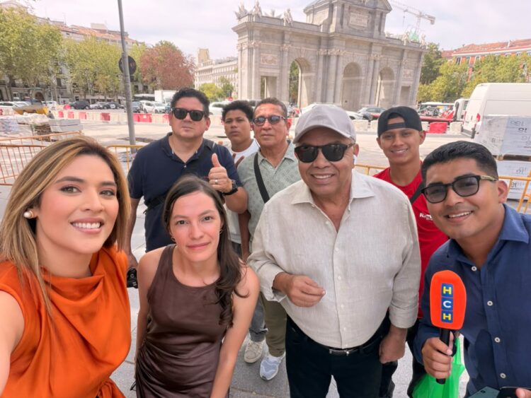 ¡Los catrachos en España se hacen sentir! HCH transmite en vivo desde la Puerta de Alcalá en Madrid