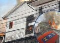 ¡Pese a la labor bomberil! Incendio se propaga a otros inmuebles del Centro Histórico de TGU