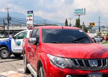 ¡Sigue la violencia! Motosicarios tirotean a joven conductor en San Pedro Sula