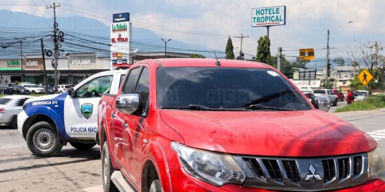 ¡Sigue la violencia! Motosicarios tirotean a joven conductor en San Pedro Sula
