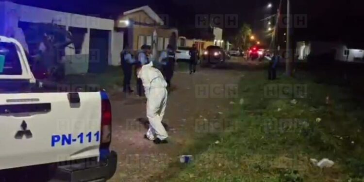 ¡Sin piedad y en plena marcha! Matan a albañil cuando iba en su moto en La Ceiba