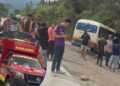 ¡Tragedia! Un muerto y dos heridos al accidentarse bus desenfrenado en carretera a oriente
