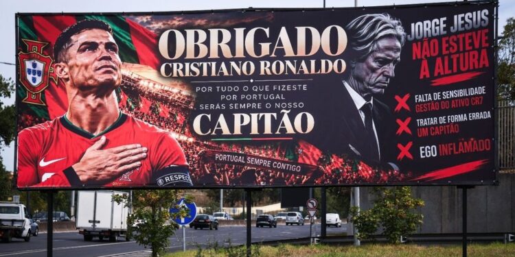 Caos en Portugal tras el ‘caso CR7’: Pancartas en apoyo a Cristiano e insultos contra Jorge Jesus en Oporto