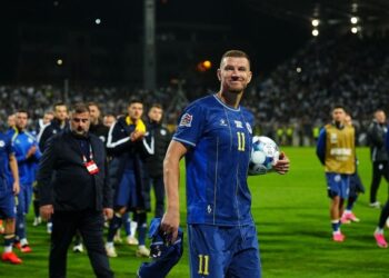 Bosnia empata 1-1 ante Suecia en el histórico adiós de su gran leyenda Edin Džeko