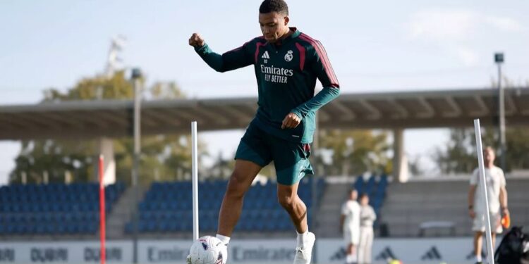 Kylian Mbappé reaparece en Valdebebas: Entrena en solitario y apunta al duelo contra el Villarreal