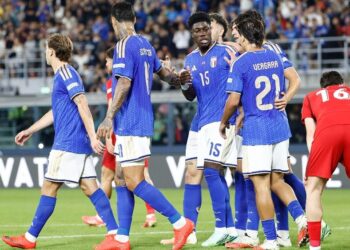Italia frena a Turquía, gana 3-1 y escala al segundo lugar en la Liga de Naciones