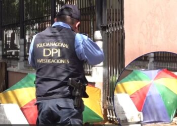 Cuando se dirigía a la Catedral, abuelita se desploma y muere a unos pasos del templo en San Pedro Sula