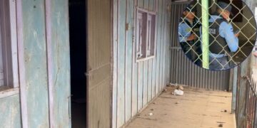 Inmueble abandonado ocultaba un cadáver: Pobladores hallan a un hombre en estado de descomposición en el centro de Yojoa
