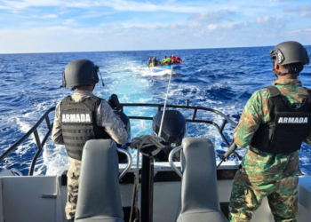Rescatan a 61 migrantes de una embarcación que se hundía frente a República Dominicana