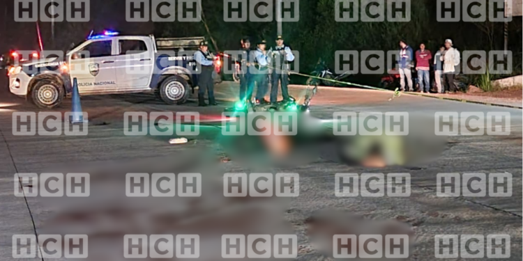 ¡Ataque en marcha! Acribillan a pareja que se conducía en motocicleta rumbo a Zamorano