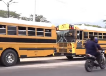 ¡Paralizado el transporte en Cofradía! Usuarios quedan varados por suspensión del servicio