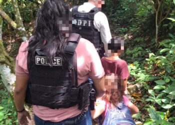 ¡No puede ser! Dos niños habrían sido utilizados para grabar contenido para adultos en su propia casa