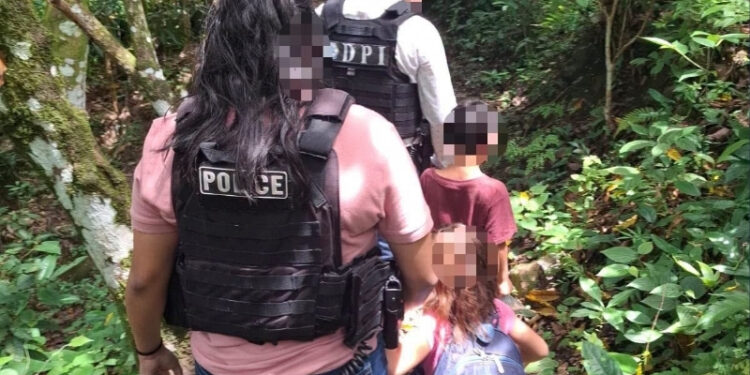 ¡No puede ser! Dos niños habrían sido utilizados para grabar contenido para adultos en su propia casa