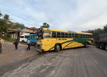 Paralizado el transporte en Lempira por trancazos a los combustibles