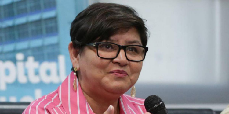 “Primero fueron los hospitales móviles y ahora quieren comprar otra chatarra”: Exministra sobre compra de hospital privado