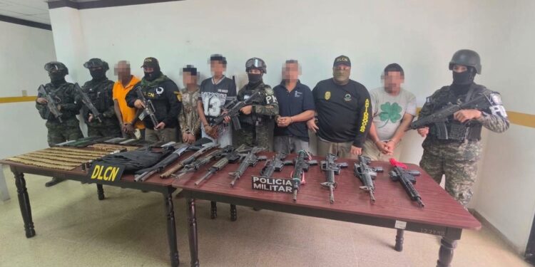 ¡Golpe a la MS-13! Cinco presuntos integrantes son capturados con fusiles y escopetas en El Progreso, Yoro