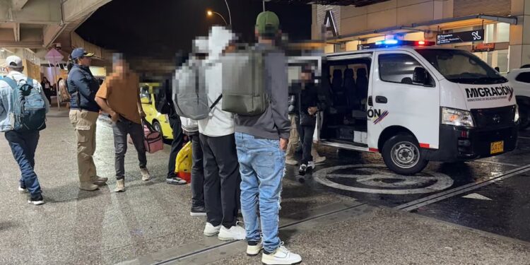 Medellín expulsó a nueve venezolanos por antecedentes y reportes de seguridad: “No perseguimos nacionalidades”