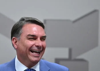 Flávio Bolsonaro cancela a última hora su asistencia al último debate electoral