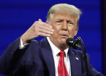 Trump califica de «gran victoria» la ventaja de Bolsonaro y prevé segunda vuelta reñida