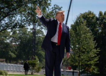 Demandan a Trump por prohibir la terapia de afirmación de género bajo Medicaid