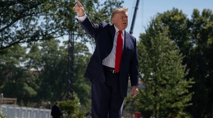 Demandan a Trump por prohibir la terapia de afirmación de género bajo Medicaid