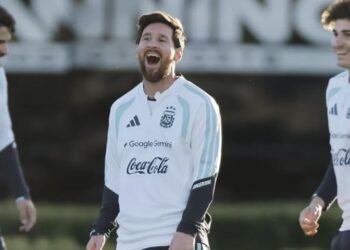 Lo que dejó el último entrenamiento de Messi en la Selección: la prenda que debió cumplir y las visitas ilustres