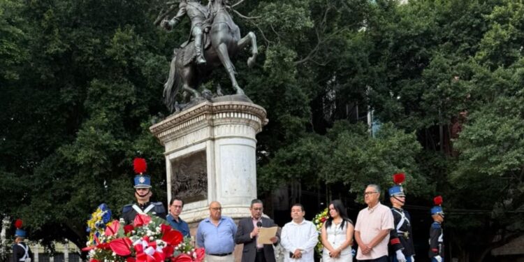 ¡Muchos disfrutan el feriado, pero pocos recuerdan la fecha! Solo los liberales se acordaron hoy del natalicio de Francisco Morazán
