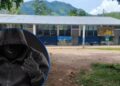 ¡Terror en San Francisco de Ojuera! Maestros abandonan las aulas por extorsiones y amenazas; reportan 86 casas quemadas y familias desplazadas