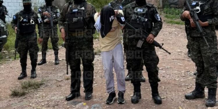 ¡Terrorista! Capturan al “Titi”, señalado por desplazar familias en colonia Villa Nueva