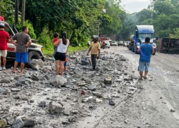 ¡Tragedia en Yojoa! Volqueta desenfrenada embiste varios automotores, dejando un muerto y varios heridos