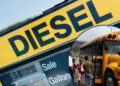 ¡Un respiro para algunos! Gobierno absorberá temporalmente 12 lempiras semanales al costo del galón de diésel